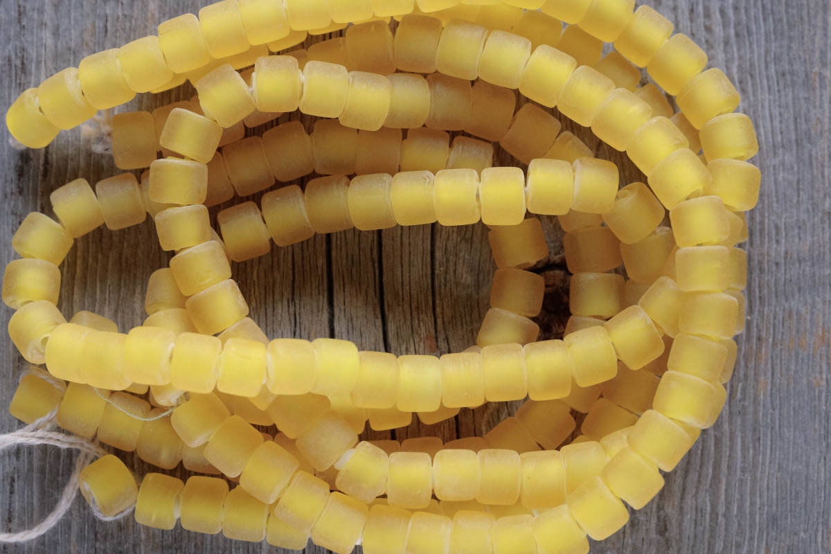 *White hearts beads B拍卖