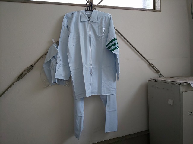 ■送料無料!新品!レインコート 白 NO114/Mサイズ セパレートタイプ 上着とズボン丈夫な合羽 防災にも 警備服 雨具 【2F-9】拍卖