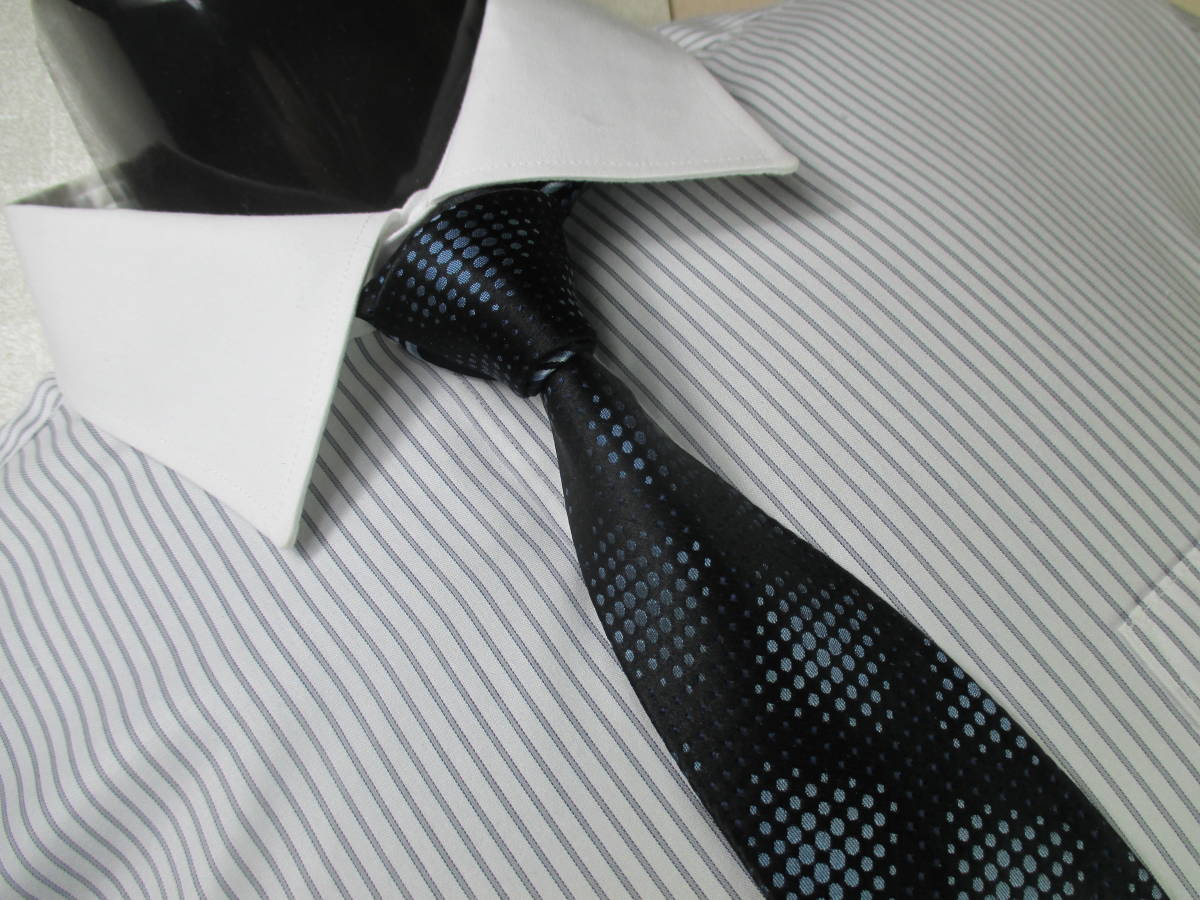 ☆ネクタイ◇ヒロコ コシノ HIROKO KOSHINO ◇中古品◇クロス柄・紺色系◇第30弾ブランドがいっぱい◇30-44◇拍卖