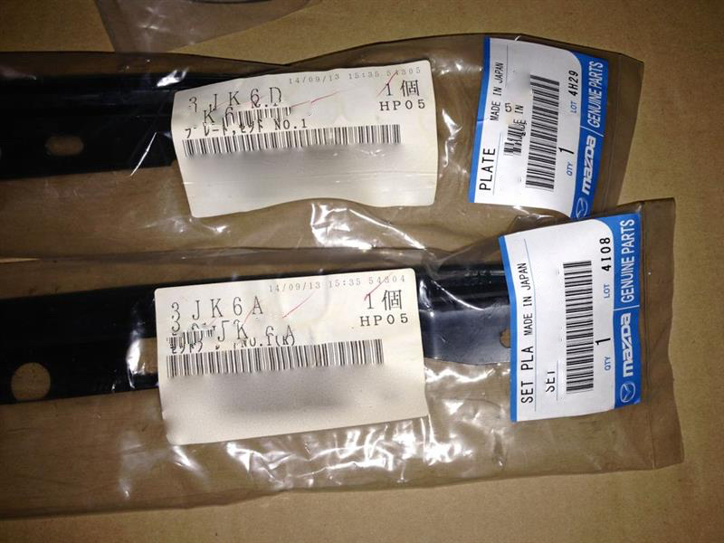 ★希少★ 未使用 マツダ 純正 ロードスター NA系 MX-5 フロントバンパーセットプレート 左右セット ボンネット 隙間拍卖