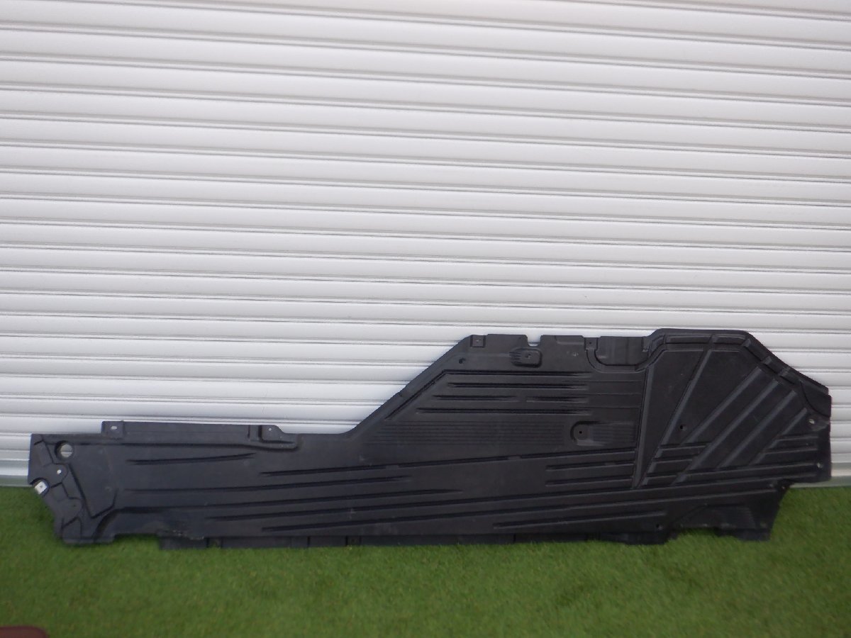 ベンツ純正 W206 Cクラス フロア アンダーガード アンダーパネル A2066807604 法人宛/個人宅発送可能 m-23-9-68拍卖