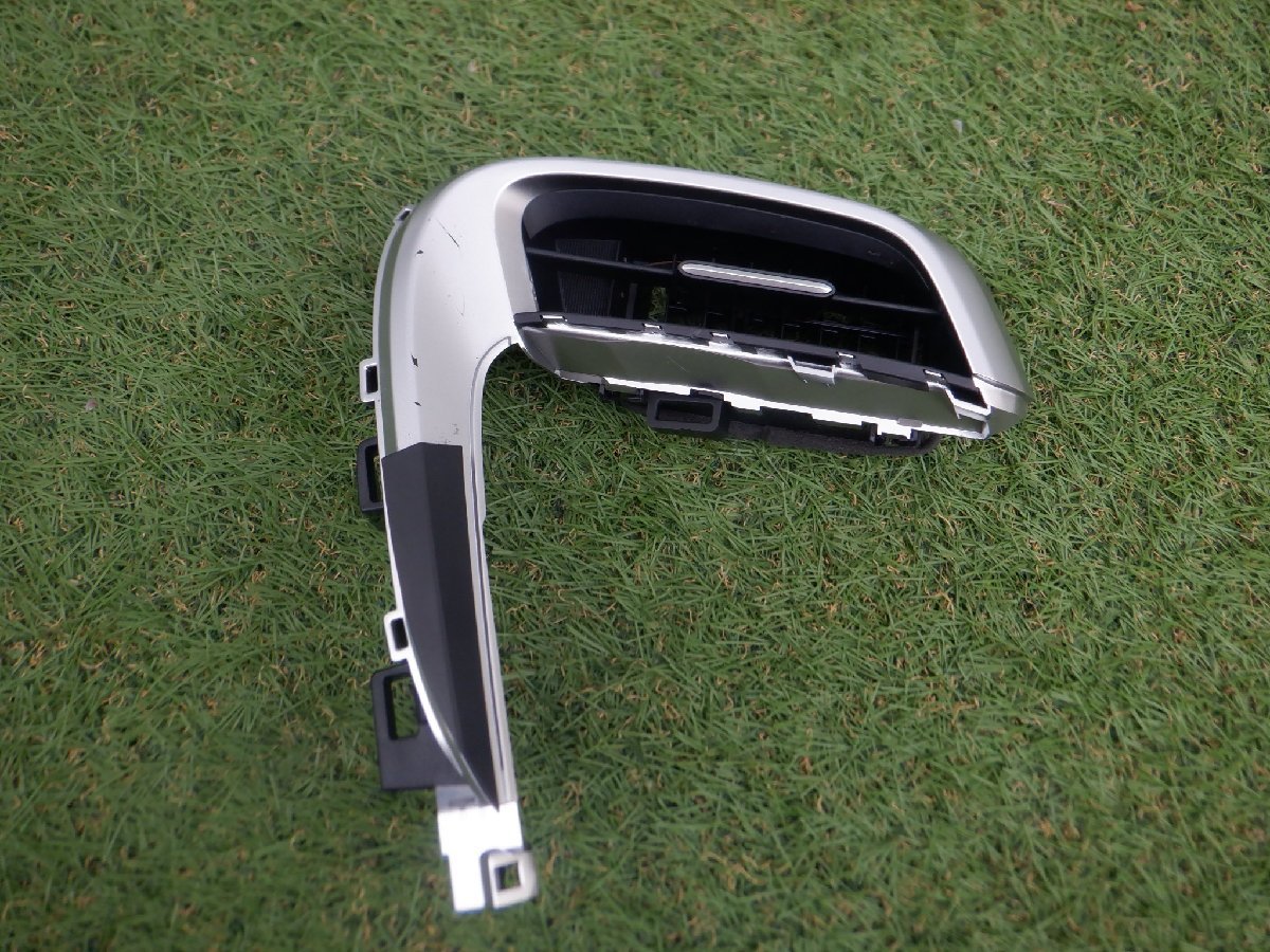 トヨタ純正 55660-28370 車種不明 エアコン吹き出し口 パネル ルーバー パネル m-23-9-143拍卖