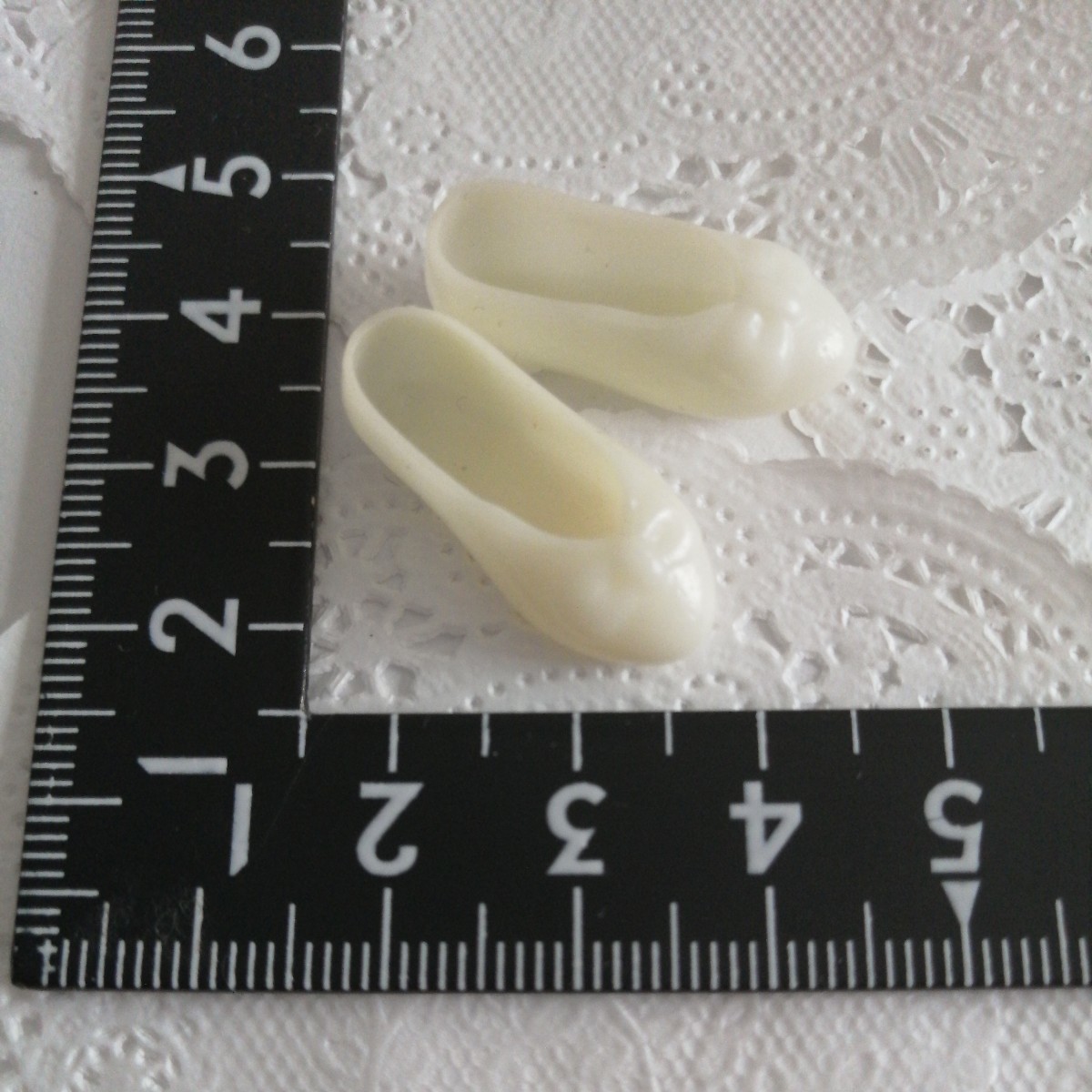 1r98 ドール用 リボン クリーム色 オフホワイト ジェニー リカちゃん サイズ シンプル パンプス 靴 1/6ドール 拍卖