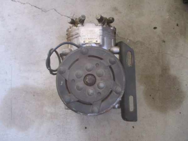 ■ポルシェ 911 SC エアコンコンプレッサー 中古 F210R-16867 91112690100 91112693301 York 部品取あり 930 Gモデル AC コンプレッサー ■拍卖