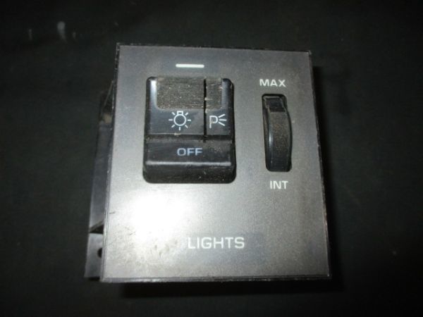 ■シボレー カプリス ヘッドライトスイッチ 中古 1995338 104682828301 部品取あり ディマースイッチ 調光スイッチ パーキングスイッチ■拍卖