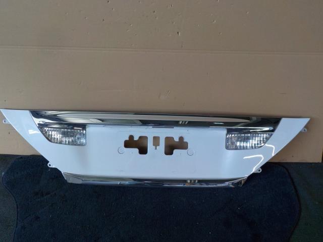 アルファード ANH20W リアガーニッシュ 070/パールホワイト【個人宅宛発送不可】拍卖