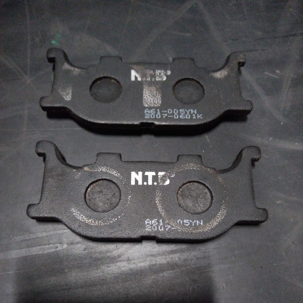 ヤマハ・XJR400/4HM★NTBフロントブレーキパッド 品番A61-005YN 中古 溝有 210発送可拍卖