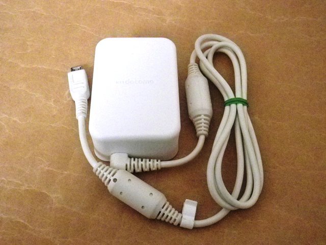 〈 docomo ACアダプタ 04 〉拍卖