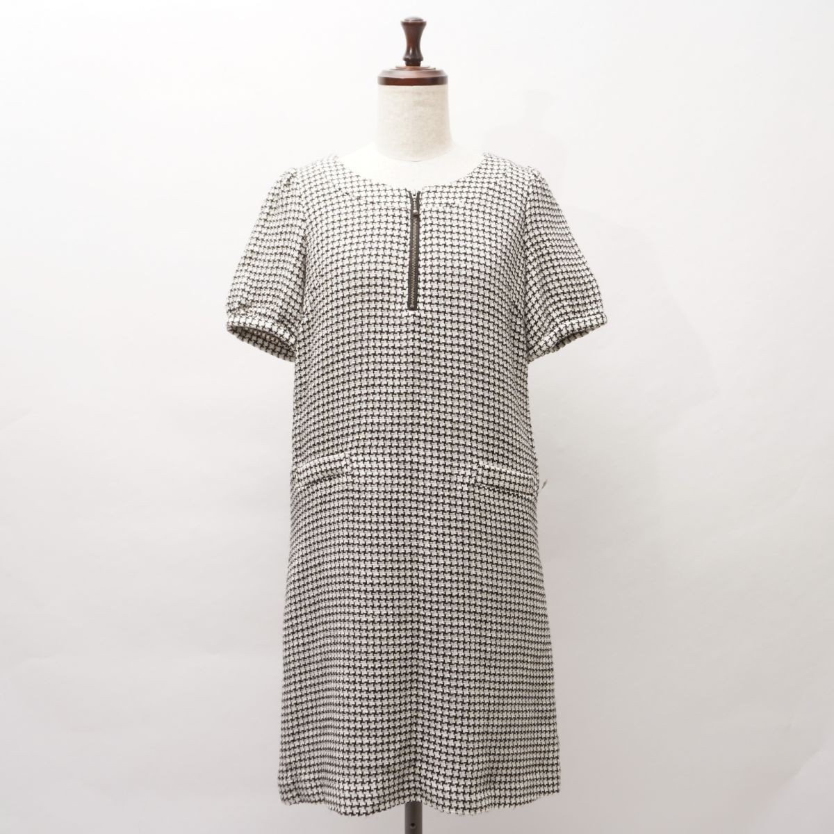 美品 OFUON オフオン ツイード 襟ハーフジップ 千鳥格子 半袖膝丈ワンピース 裏地あり レディース 白黒 サイズ38*HC337拍卖
