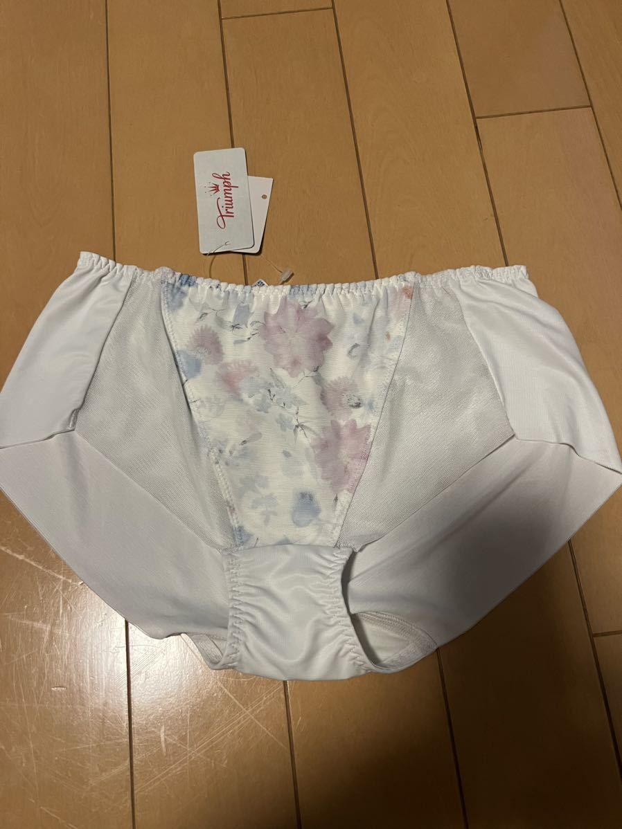 triumph トリンプ 天使のブラショーツ 白色 新品未使用です。 Mヒップハング拍卖