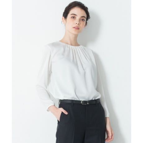 新品タグ 未着 23区Vingt-trois arrondissements【洗える】サテンタックギャザーブラウス2020SS サイズ46 ホワイト系 定価、18.700円拍卖