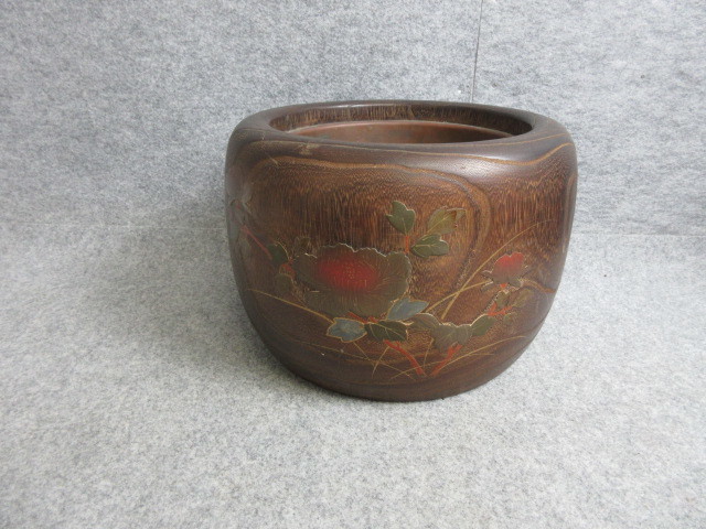 【政】32941 蒔絵桐火鉢 バラにナンテン 手あぶり 瓶掛 ひばち 茶道具 骨董 古物拍卖