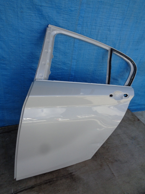 ☆BB168-2 BMW F20 1シリーズ リアドア 左 白拍卖