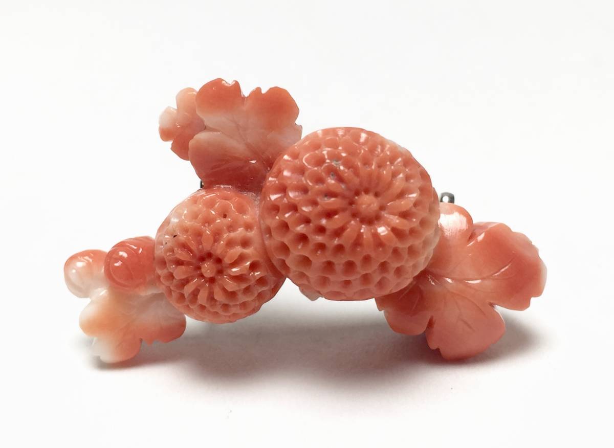 【古美道】本珊瑚 赤珊瑚 菊花彫刻 アンティーク帯留 和装小物 78907101拍卖