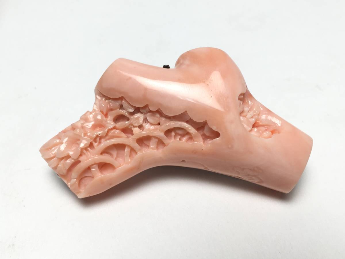 【古美道】本珊瑚 桃珊瑚 竜胆花彫刻 アンティーク帯留 和装小物 78907103拍卖