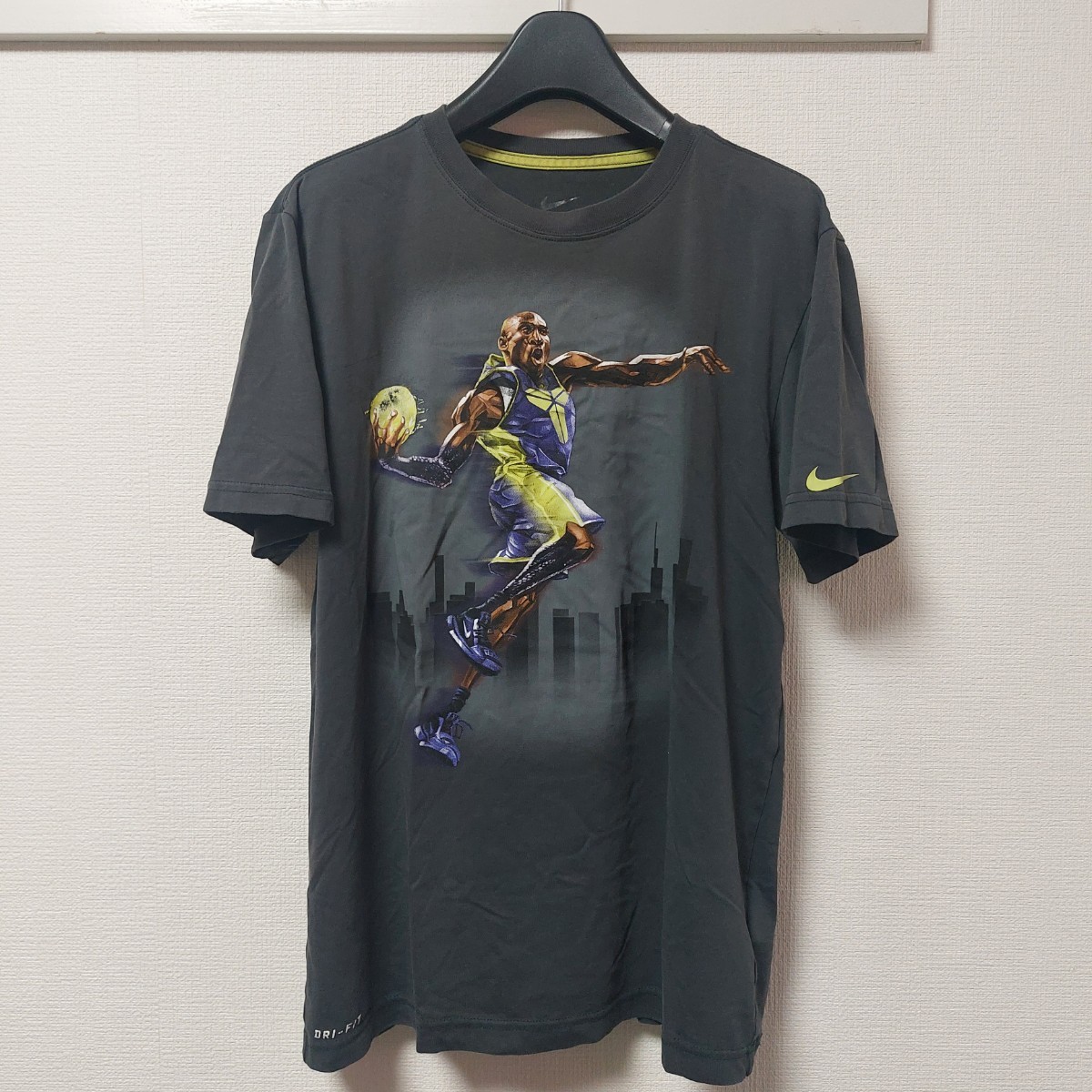 ★送料無料★ NIKE ナイキ NBA ロサンゼルス・レイカーズ コービー・ブライアント DRI-FIT ドライフィット グレー Tシャツ Sサイズ 05I1403拍卖