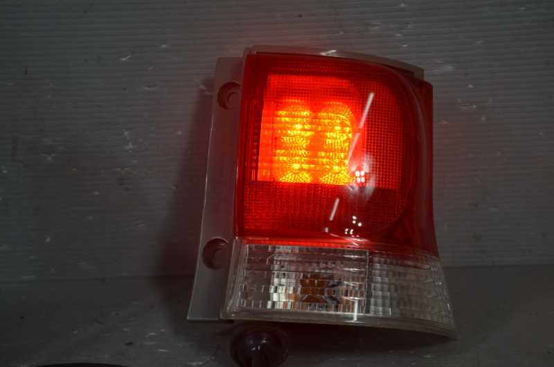 タント L 後期(L375S L385S) 純正 コイト 破損無 取付OK 動作保証 右 テールランプ D109 81550-B2430 k075321拍卖