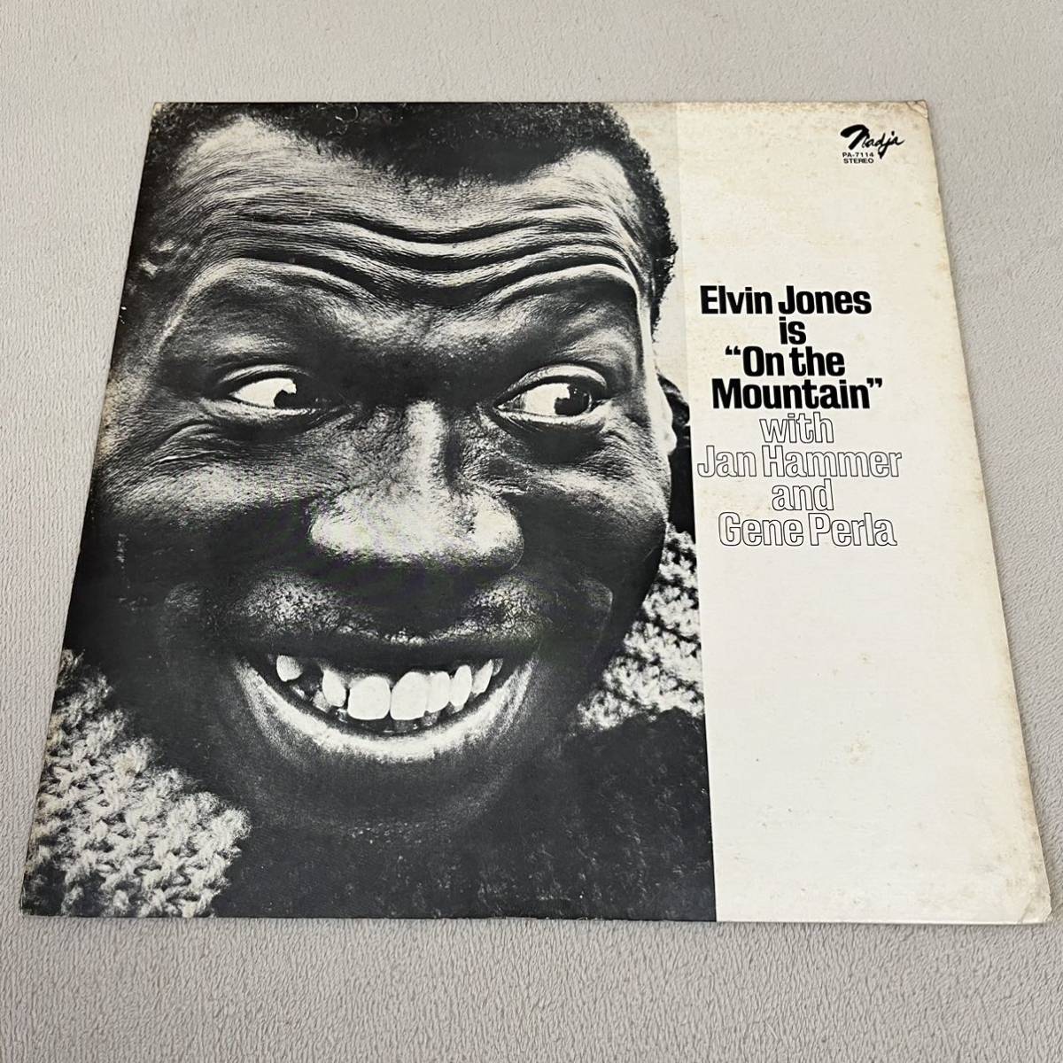 【国内盤】ELVIN JOHN IS ON THE MOUNTAIN WITH JAN HAMMER AND GENE PERLA エルヴィンジョーンズ/LP レコード/PA7114/ライナー有拍卖