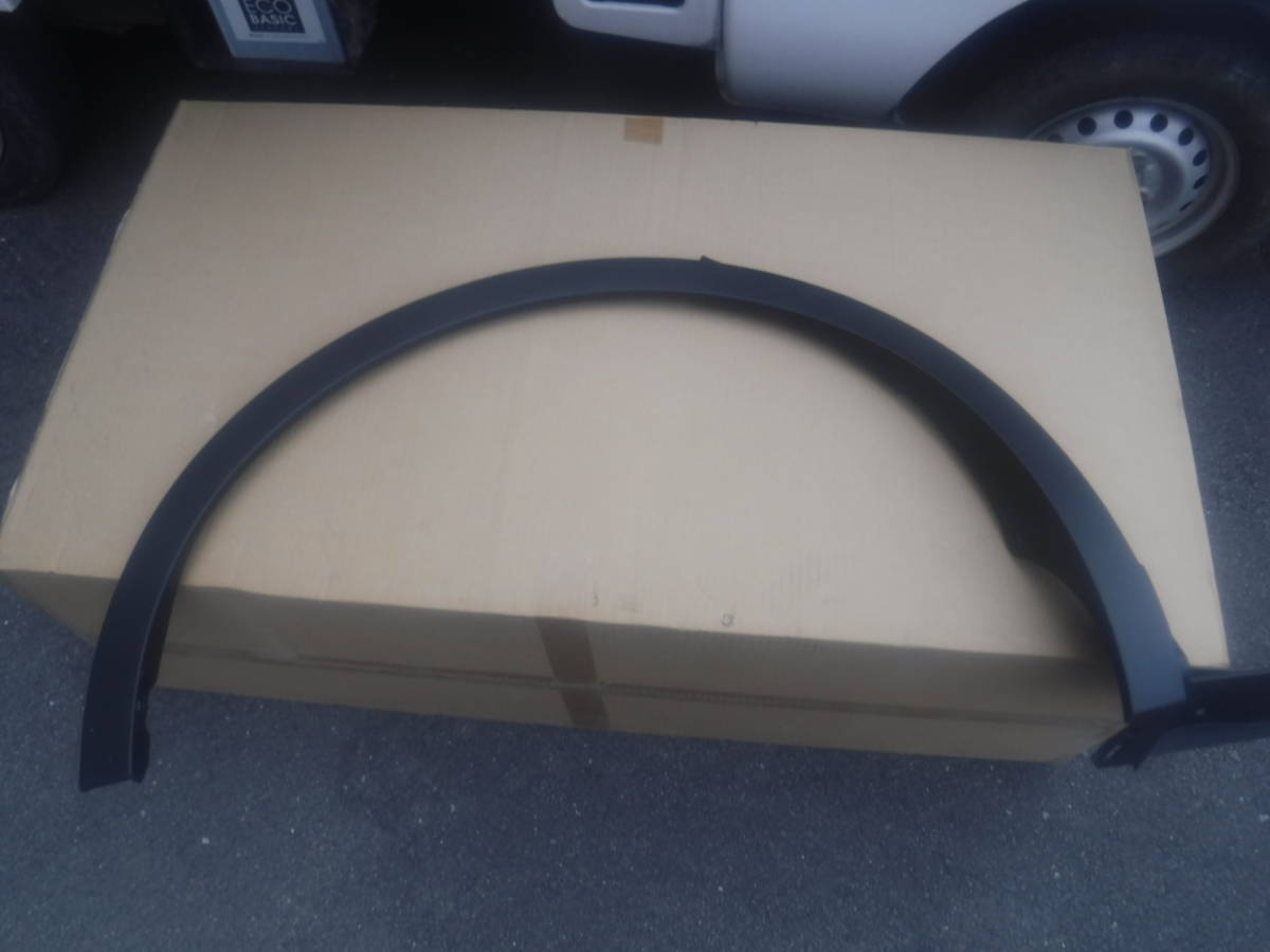 新車外し クラウンTZS35クロスオーバーAZSH35純正リア右アーチモール素地リヤ右フェンダーモール75605-30210プロテクター拍卖