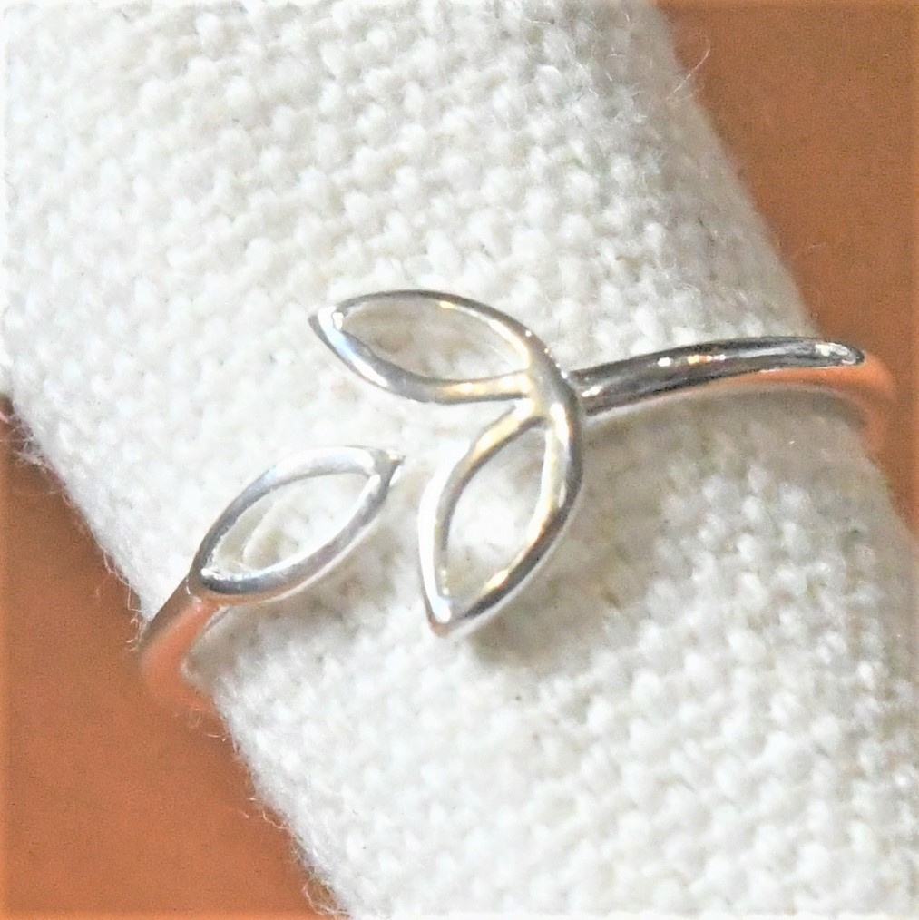 SR2393 指輪シルバー925刻リング 10-11号 葉 シンプル 繊細 送料無料拍卖