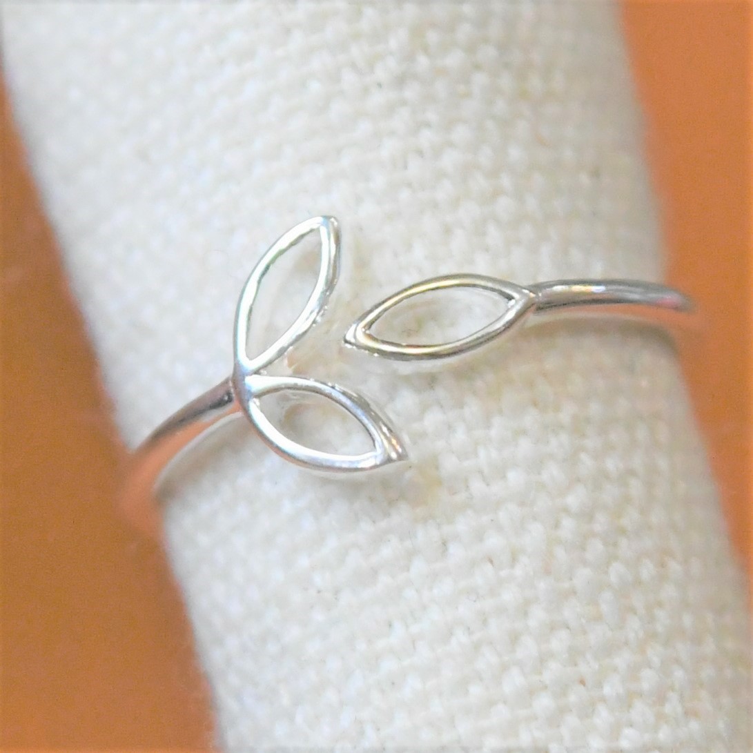 SR2391 指輪シルバー925刻リング 13-14号 サイズ可変 繊細 リーフ 葉 送料無料拍卖