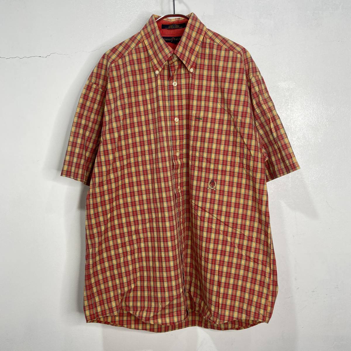 送料無料☆TOMMY HILFIGER☆トミーヒルフィガー☆チェック柄半袖ボタンダウンシャツ☆ワンポイントロゴ☆レッド系☆M☆I23拍卖