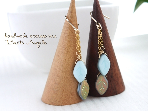 ◆◆+angelo+K14GF チェコリーフのチェーンピアス(p-050)マット・オパークパウダーブルー/ヴィトレイル 葉っぱ拍卖