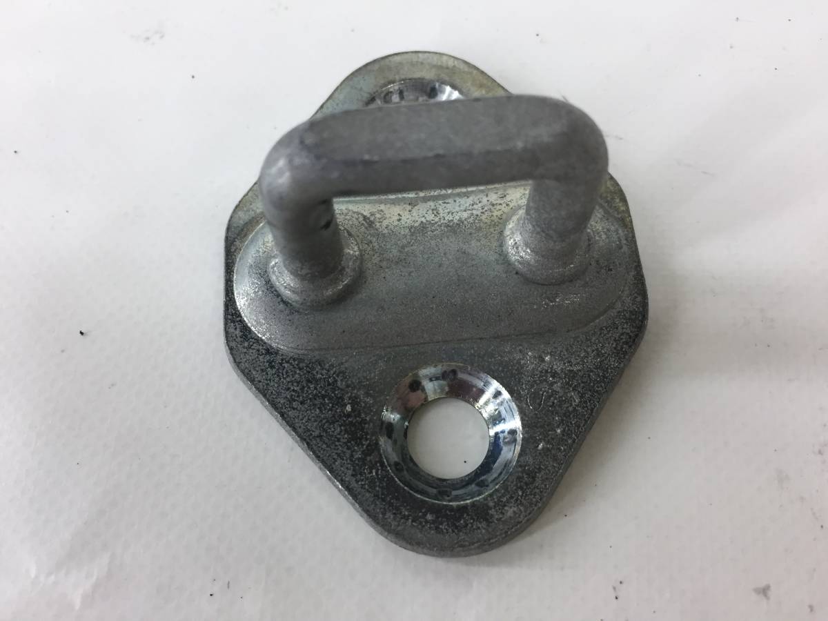 L1-327N ランクル リア リヤ ドア ストライカー 左 ランドクルーザー 80 FZJ80G 1FZ-FE 拍卖