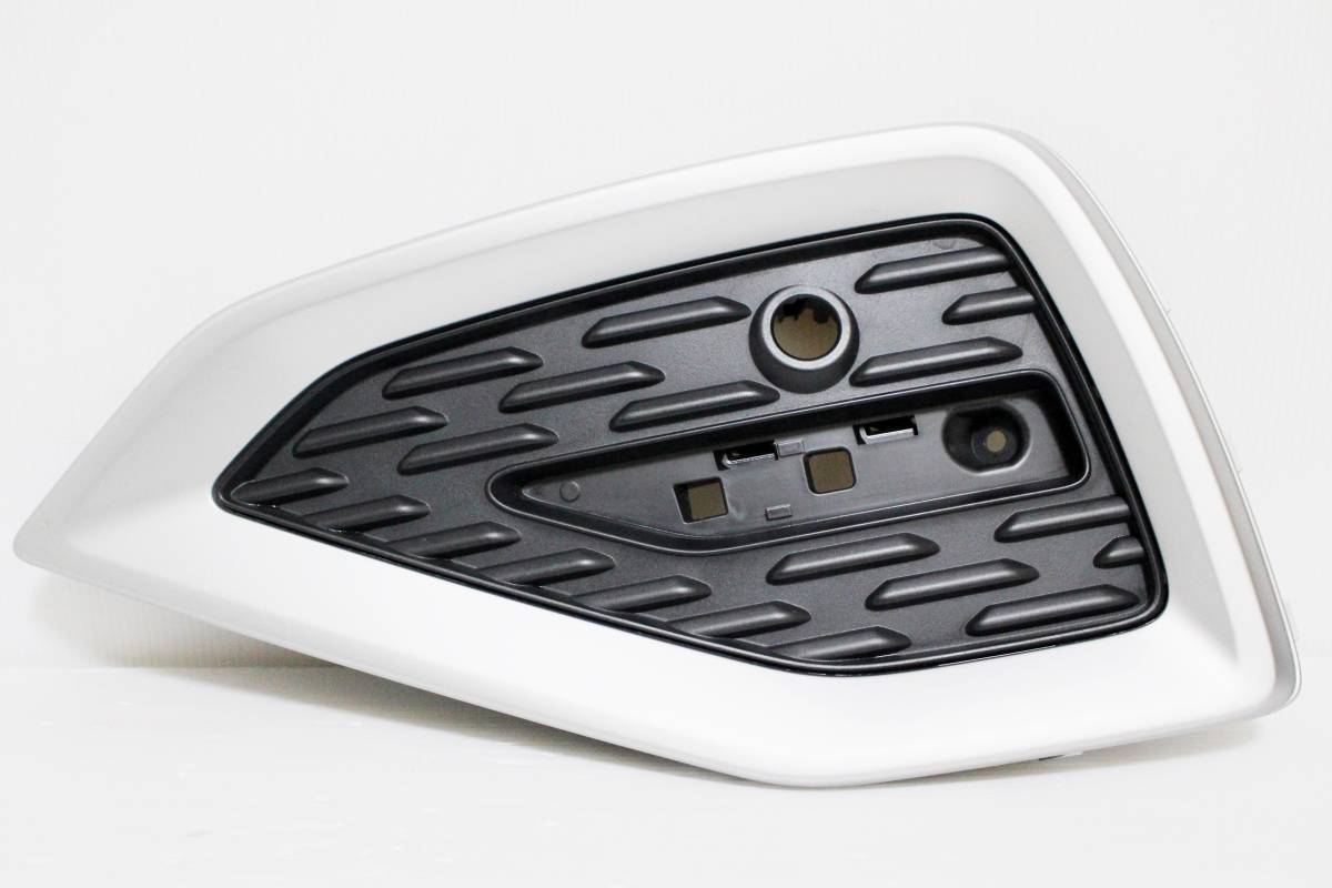 アウディ Q2 81A/GA 純正 右 リア バンパー サイド グリル ガーニッシュ トリム 81A.807.882 (81A807882) / 81A.807.968.B (81A807968B)拍卖