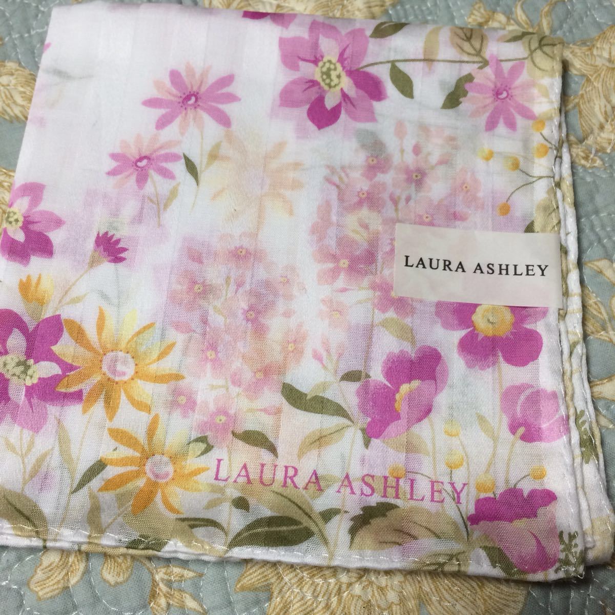 LAURA ASHLEY ローラアシュレイ 大判 ハンカチ 花柄 ピンク系 未使用拍卖