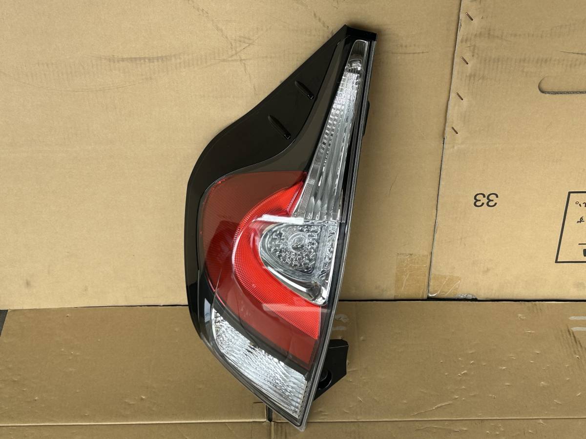 アクア NHP10 後期 テールランプ STANLEY 52-309拍卖