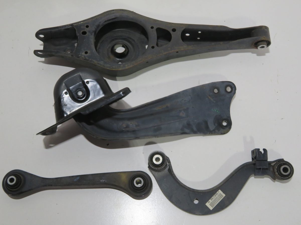 23-26-53 アウディ TTクーペ 8JBWA BWA ターボ 【 リア 右 アーム セット 】拍卖