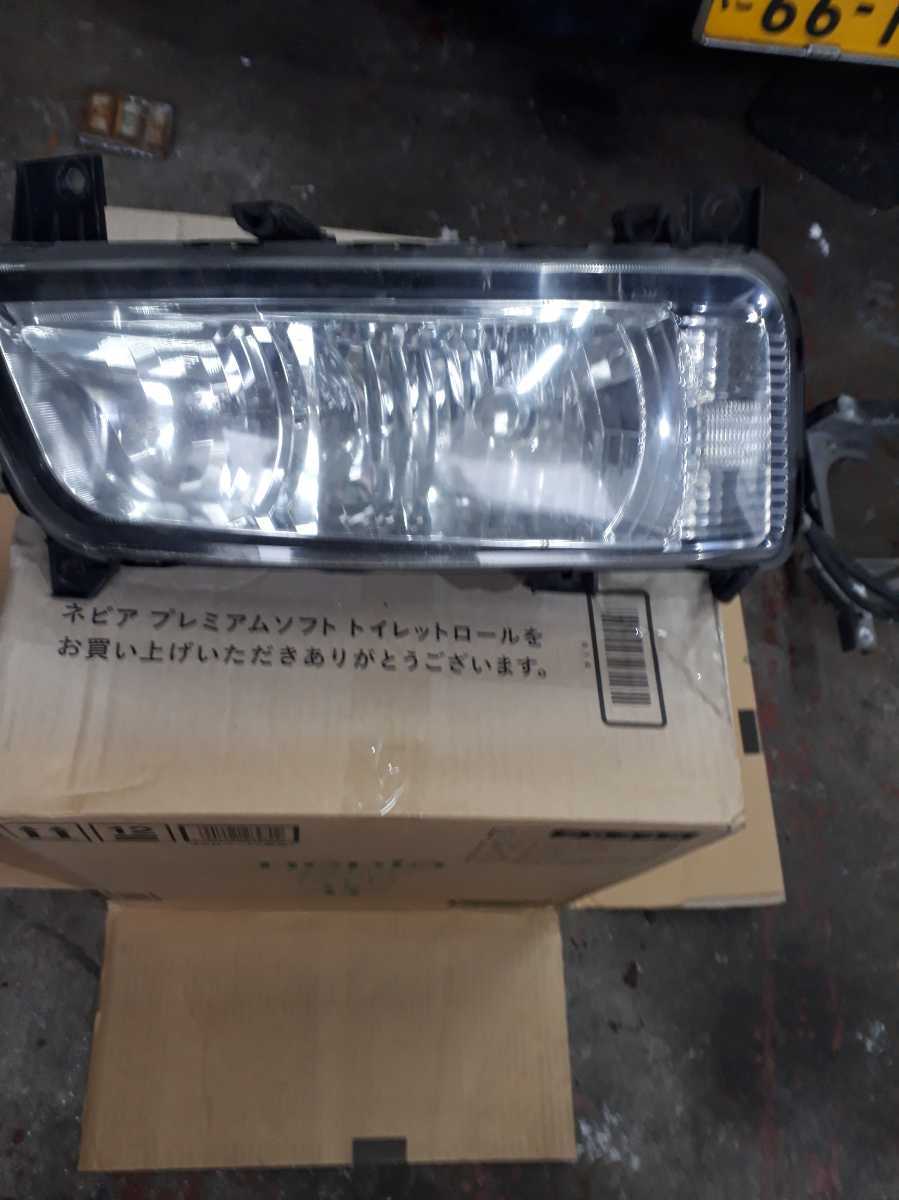 平成26年式 三菱 ふそう フソー スーパー グレート ヘッドライト 右 コイト KOITO 100-87909拍卖