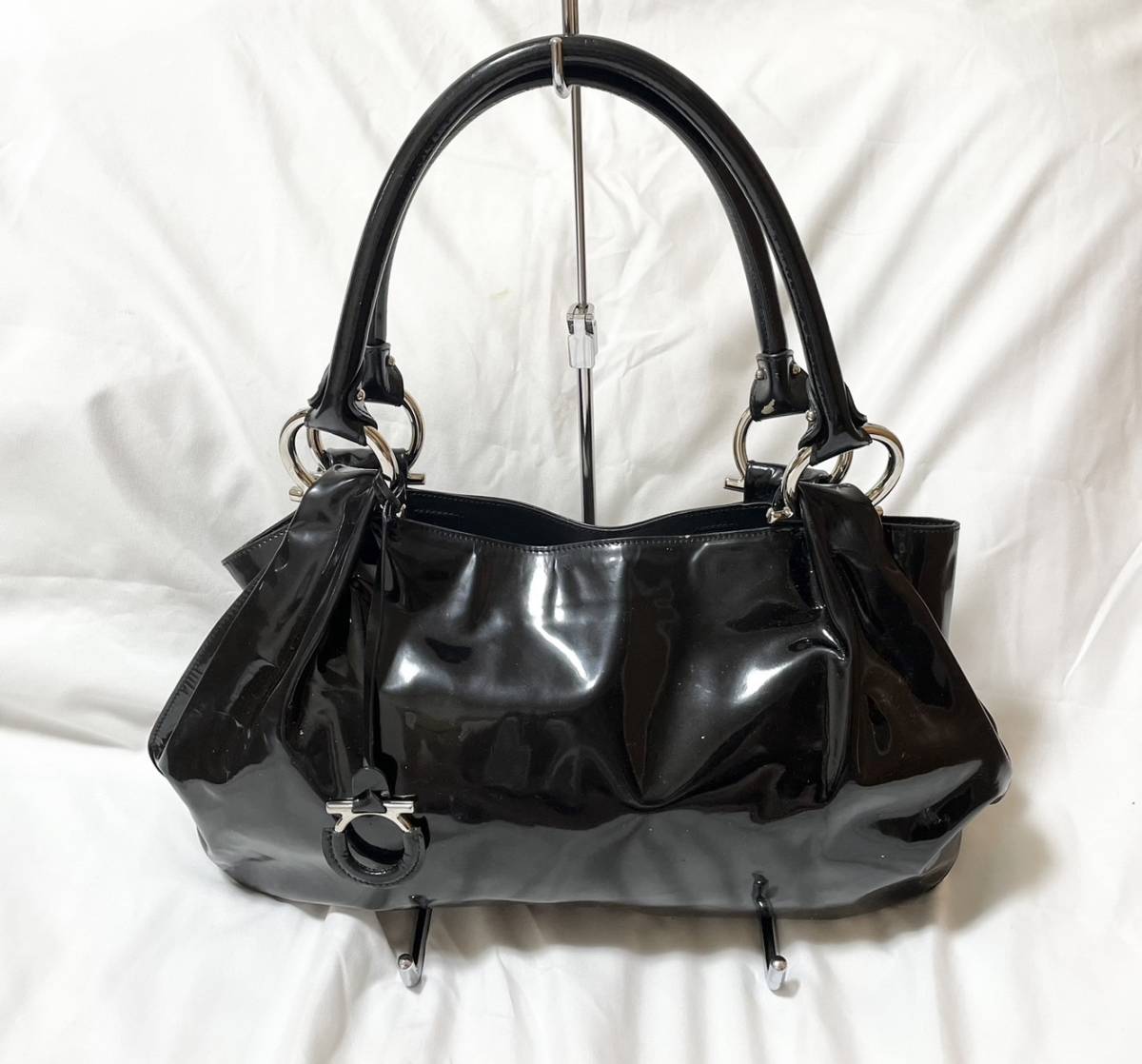 イタリア製 Salvatore Ferragamo サルヴァトーレ フェラガモ ガンチーニ ハンドバッグ ショルダーバッグ DH-21 A830 拍卖