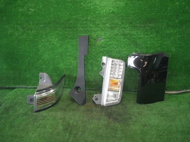 エルグランド DBA-TE52 右テールランプ 250ハイウェイスター 8人 GAE 26550-1JB3A拍卖