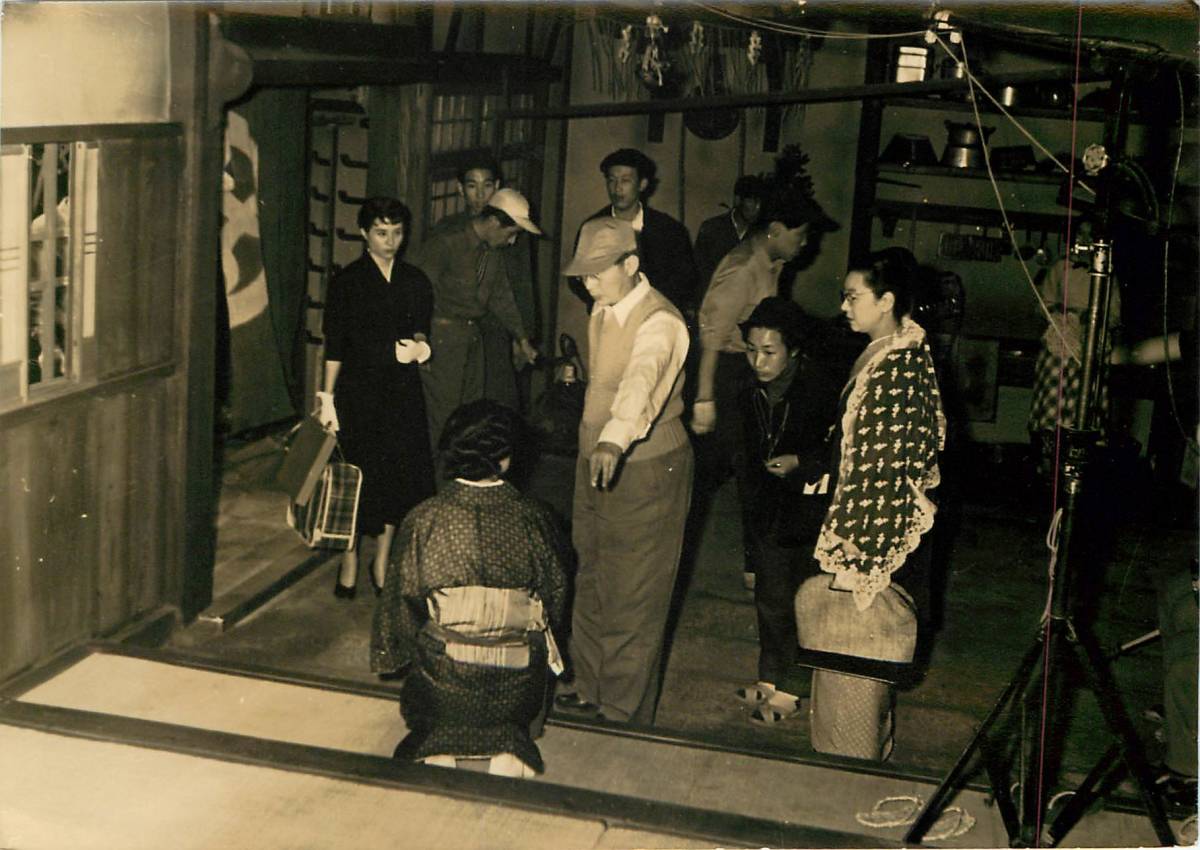 p36924溝口健二『噂の女』スナップ 田中絹代 久我美子 浪花千栄子 峰幸子 阿井三千子 橘公子拍卖