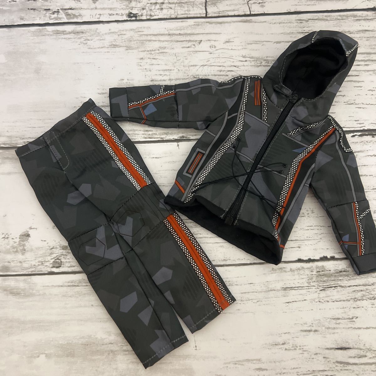 【美品】1/6サイズ トニースターク ナノテクスーツ アイアンマン ナノスーツ マーク50 カスタム ホットトイズ等に拍卖