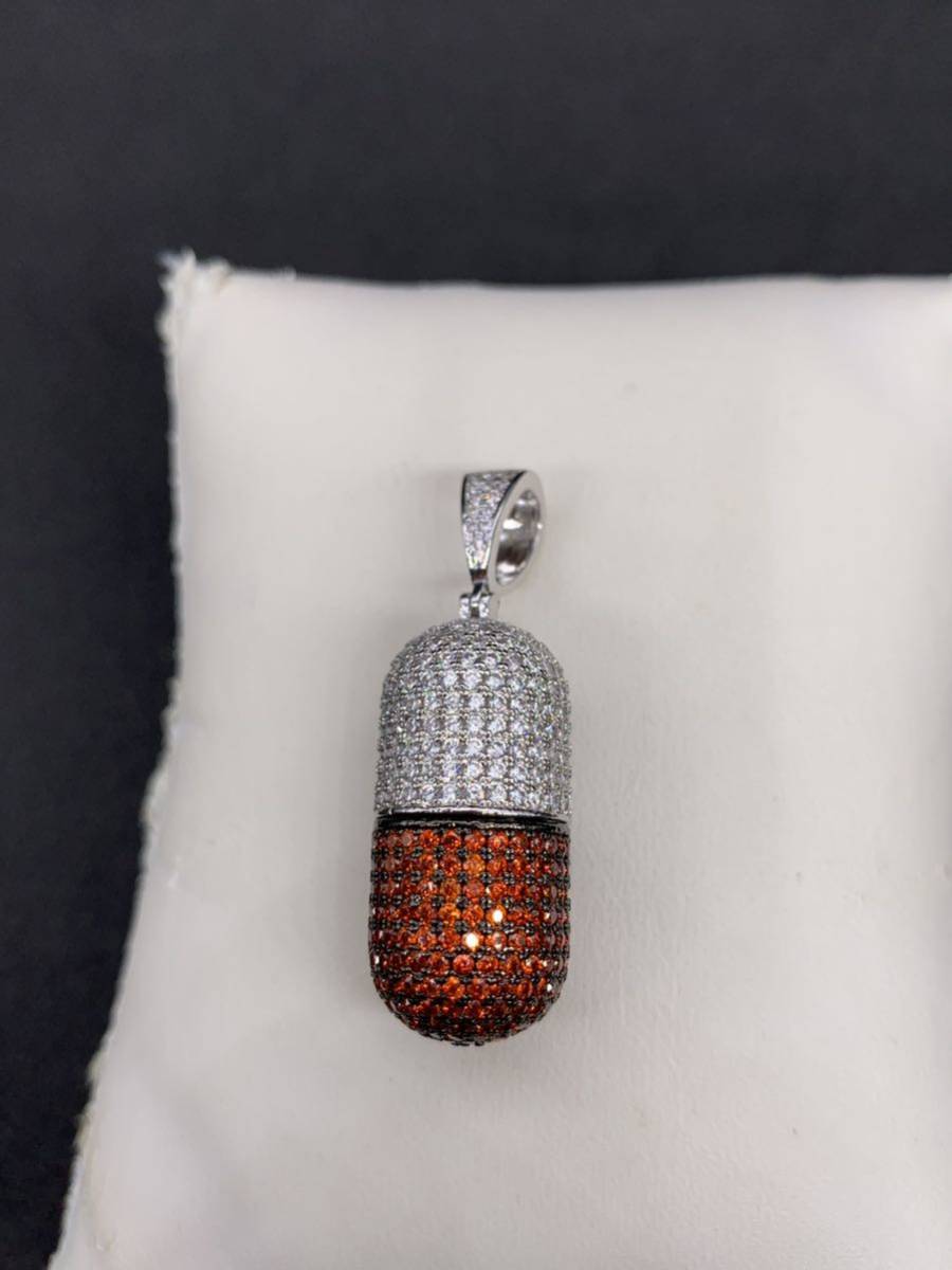 お洒落! 銀 赤 シルバー レッド ピルケース カプセル ブリンブリンネックレス拍卖