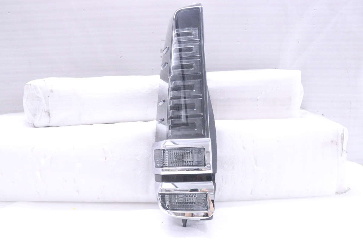 39-45★【値下】美品★後期 LED ZRR80W ヴォクシー★左テールライト KOITO 28-243 打刻:VL ユニット 純正★トヨタ (DM)拍卖