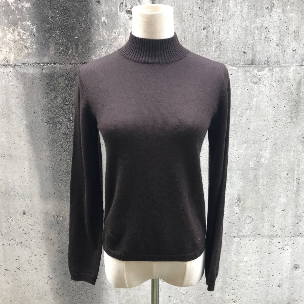 バーバリーロンドン 裾ロゴ刺繍入カシミヤ混ボトルネックニット/セーター拍卖