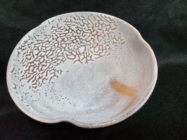 @@岩国焼(萩焼)吉香窯 山田象陶(やまだしょうとう)作 菓子鉢 茶道具 白蛇釉(はくだゆう) 趣のあるイッピン物拍卖