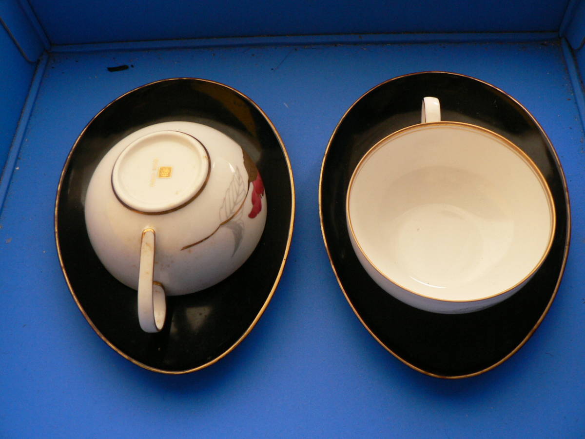 送料最安 410円 食器88:枯れ葉模様のティーカップ & 樹脂製ソーサー 2客セット拍卖