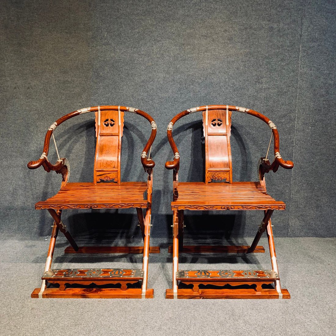 古珍木 中国・明式 黄花梨白銅嵌花紋交椅一対 文房置物 木器 古美術 古賞物 唐物 骨董 時代物 LT-09081拍卖