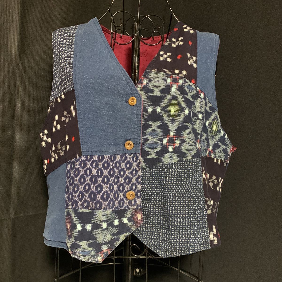 ☆シャツ 上着 半纏 藍染 生地 刺し子 リメイク素材 ハンドメイド 古布 型染め 絣 リメイク 手作り パッチワーク カスリ かすり (8326)拍卖