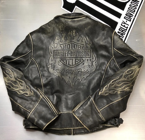 【稀少モデル!入手困難】レアモデル!極美品ハーレーダビッドソン ライダースジャケット本革L〜M 背面大型立体ロゴ 袖エンボスファイヤー拍卖