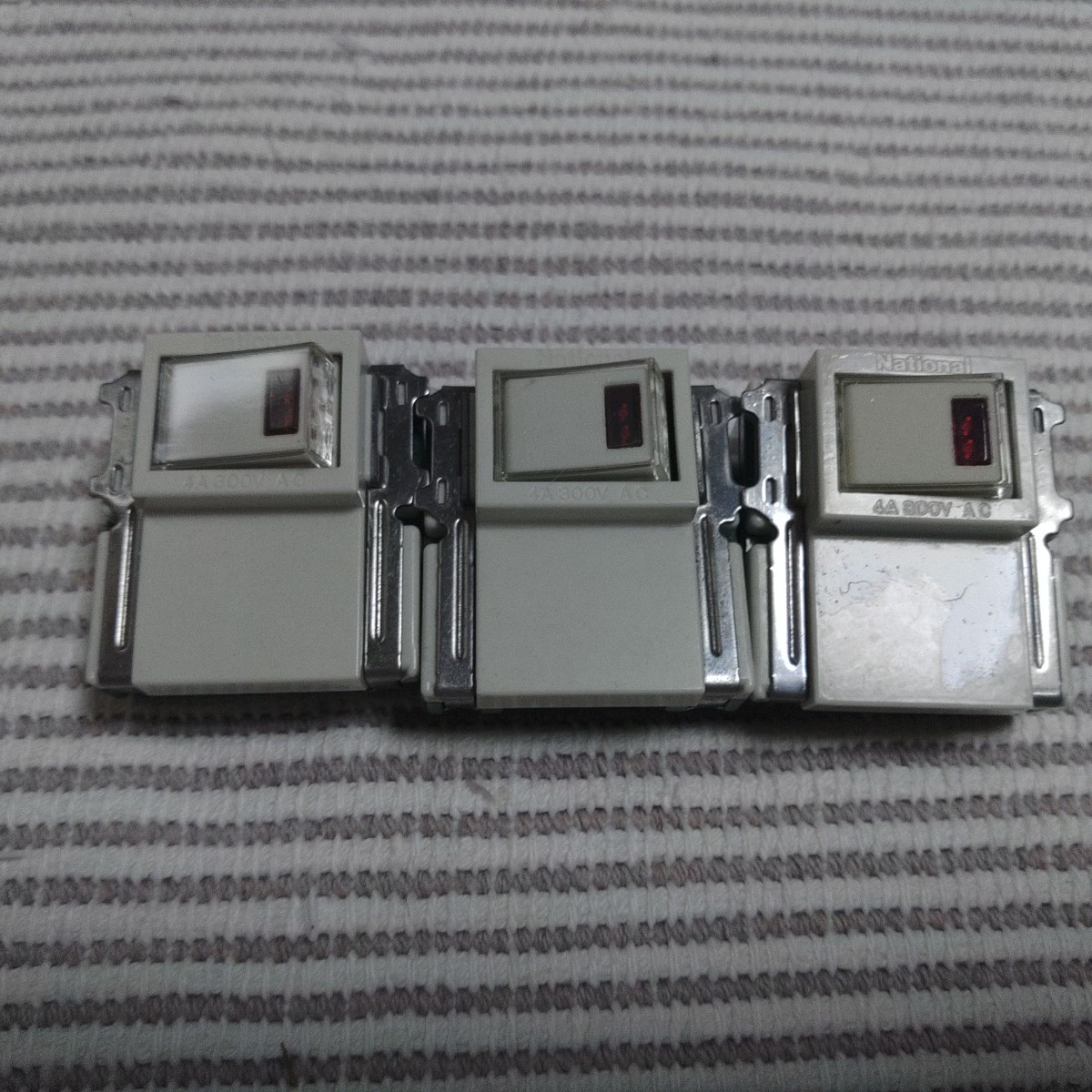 松下 フルカラー WN5244 ネームパイロット4A 4路スイッチ 新古 3個拍卖