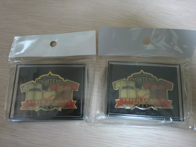北海道日本ハムファイターズ VS 広島カープ 2007 交流戦ピンバッジ 2個セット拍卖