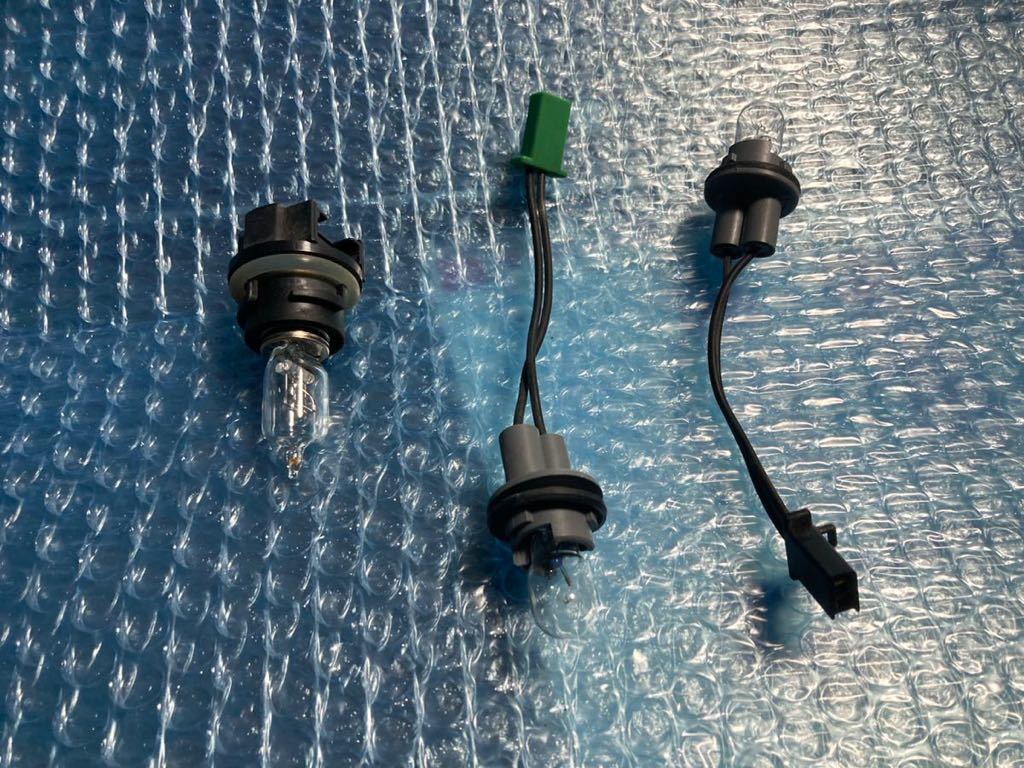 2528★ アドレスV50 CA44A ウインカーソケット ライト バルブ 電球拍卖