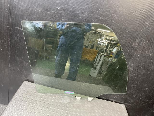 タント LA600S 右 フロント ドア ガラス 68101-B2360拍卖