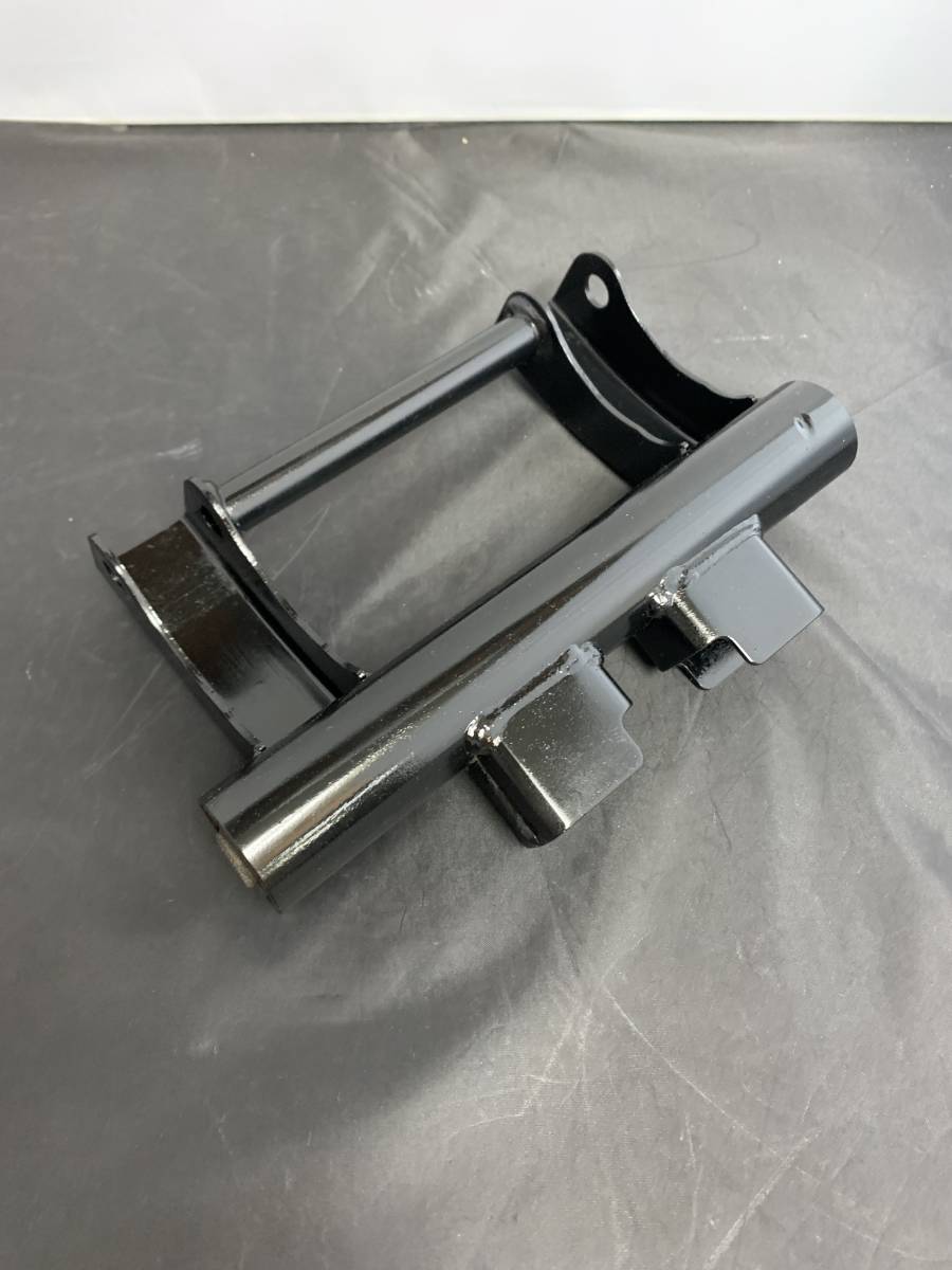 アドレスV125 CF46A 純正エンジンハンガ― CF4EA 塗装後未使用品拍卖